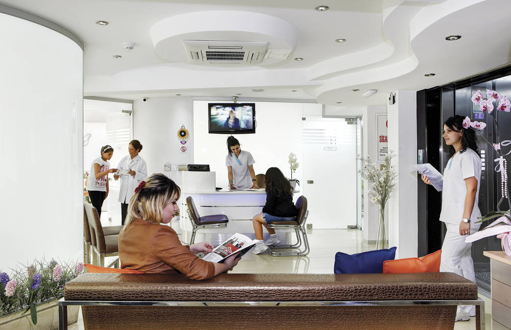 Der Warteraum in der Zahnpraxis Izmir